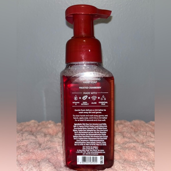 Frosted cranberry foaming hand soap - Picture 3 of 3